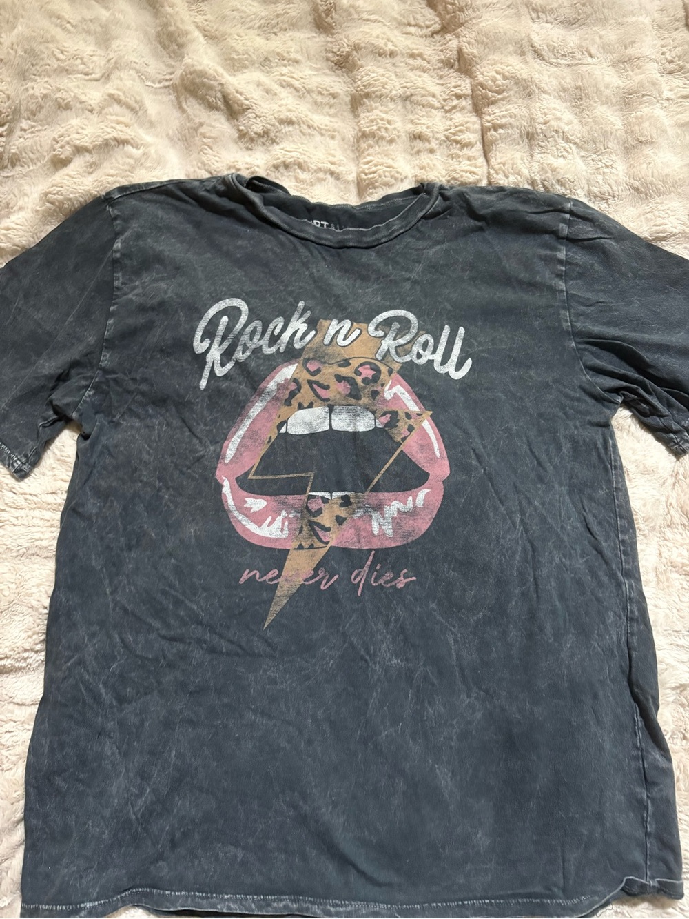 Vintage Black 'Rock n Roll' Graphic Tee - Black